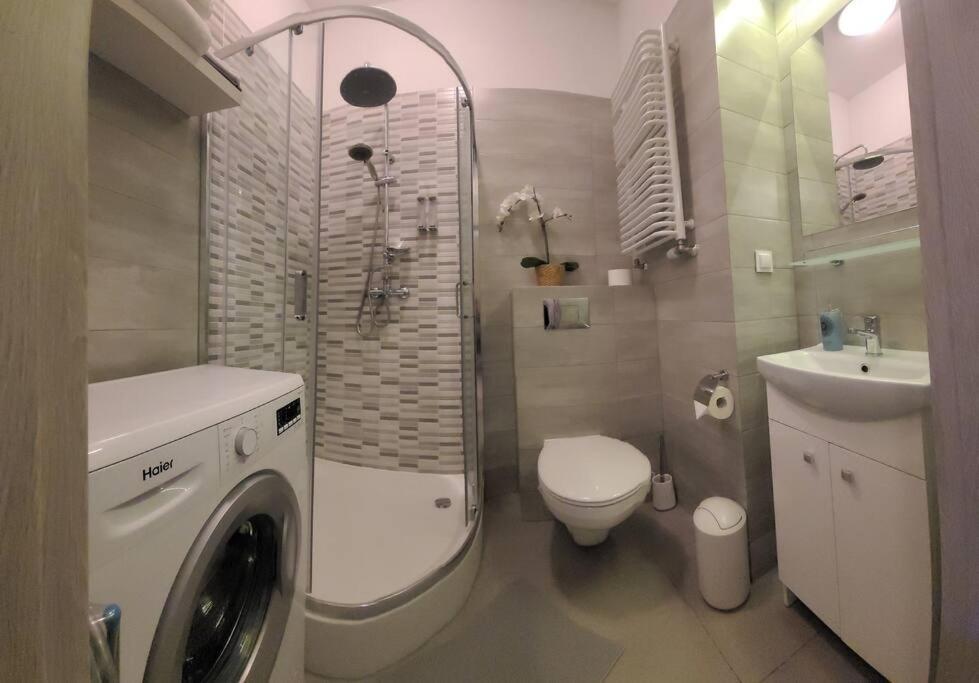 Sunset - Free Parking - Fast Internet - Close To Everything Apartmán